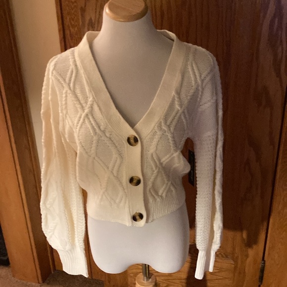 Derek Heart, Size L, Junior, size 14, cable knit sweater with Wood buttons. NWT - Picture 2 of 10